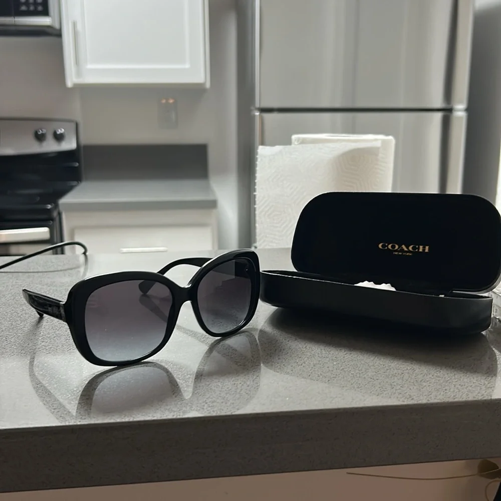 Coach Women's Black Sunglasses - Picture 4 of 4